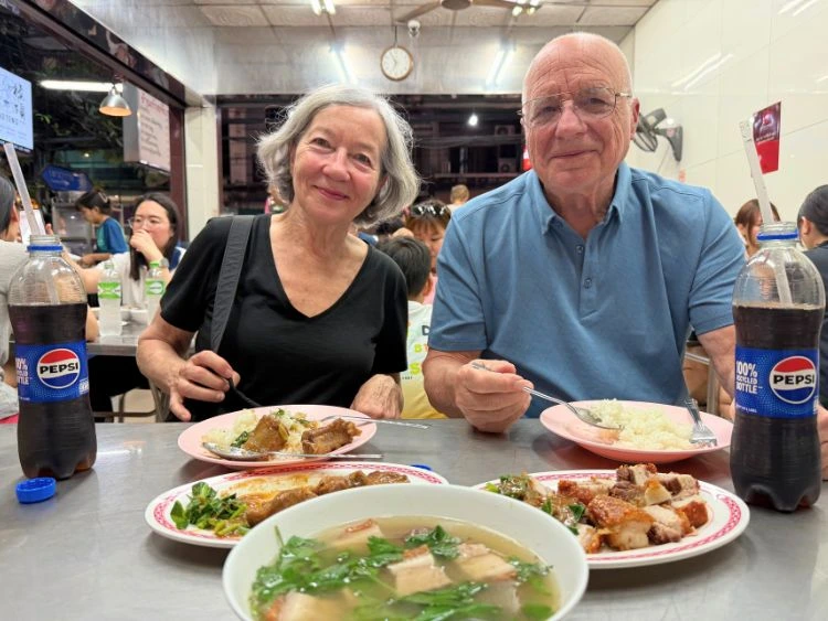 Private Bangkok Tuk Tuk Tour with Dinner Delight