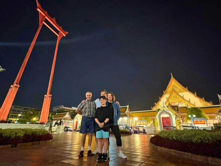 Private Bangkok Tuk Tuk Tour with Dinner Delight