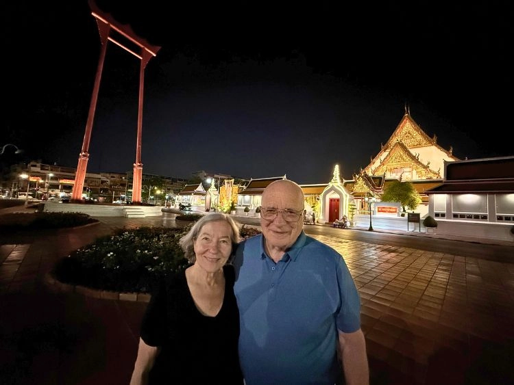 Private Bangkok Tuk Tuk Tour with Dinner Delight