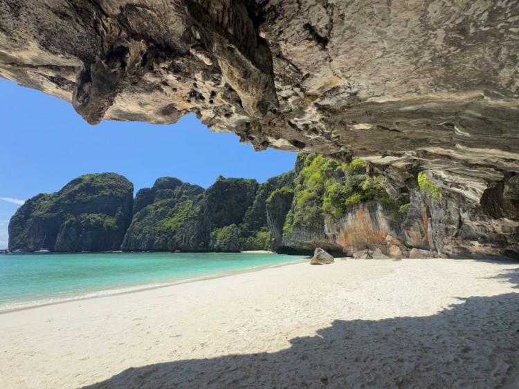 Ultimate Phi Phi & Bamboo Island Adventure by Speed Catamaran