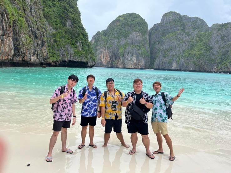 Krabi: Early Bird Phi Phi and 4 Islands Tour Thrilling Experience with Lunch