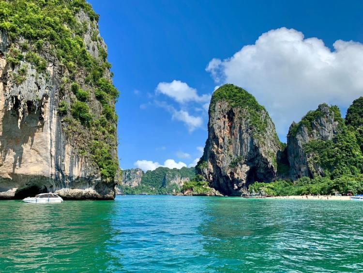 Krabi: Early Bird Phi Phi and 4 Islands Tour Thrilling Experience with Lunch