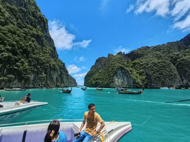 Phuket: Best of Phi Phi Island Speedboat Tour Snorkeling Thrilling Swimming