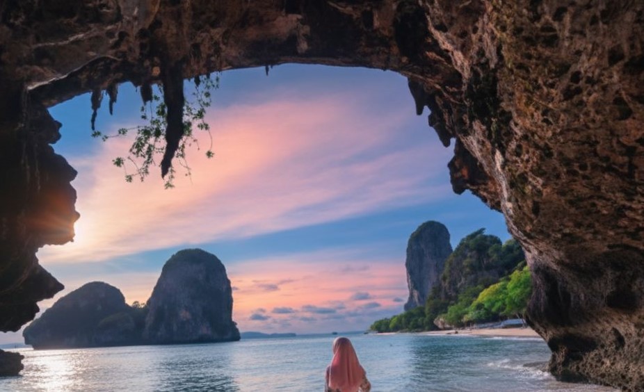 Best Krabi Sunset Tour by Longtail Boat – 7 Islands Adventure with BBQ & Night Plankton Swim