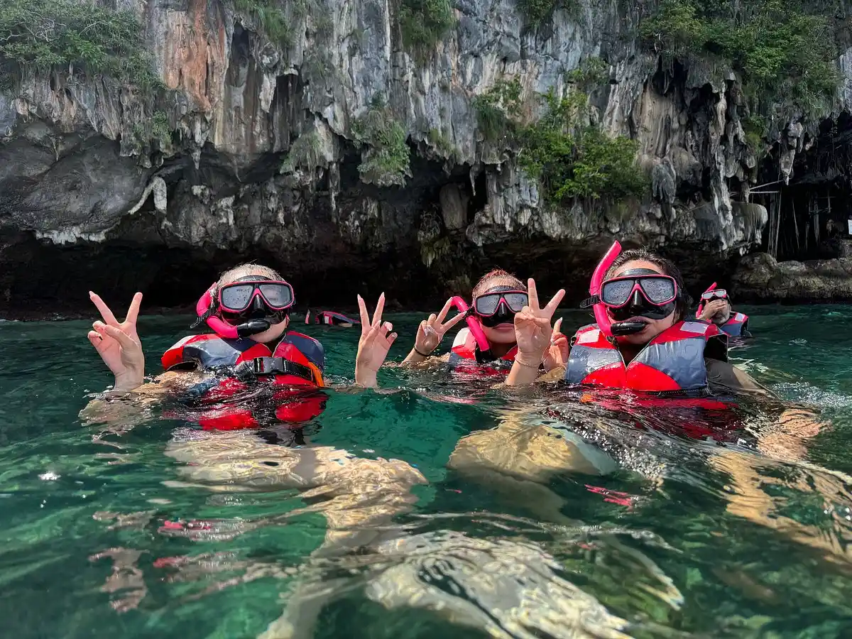Best of Phi Phi & Khai Island Premium Speedboat Tour from Phuket – Maya Bay, Snorkeling & Beach Lunch
